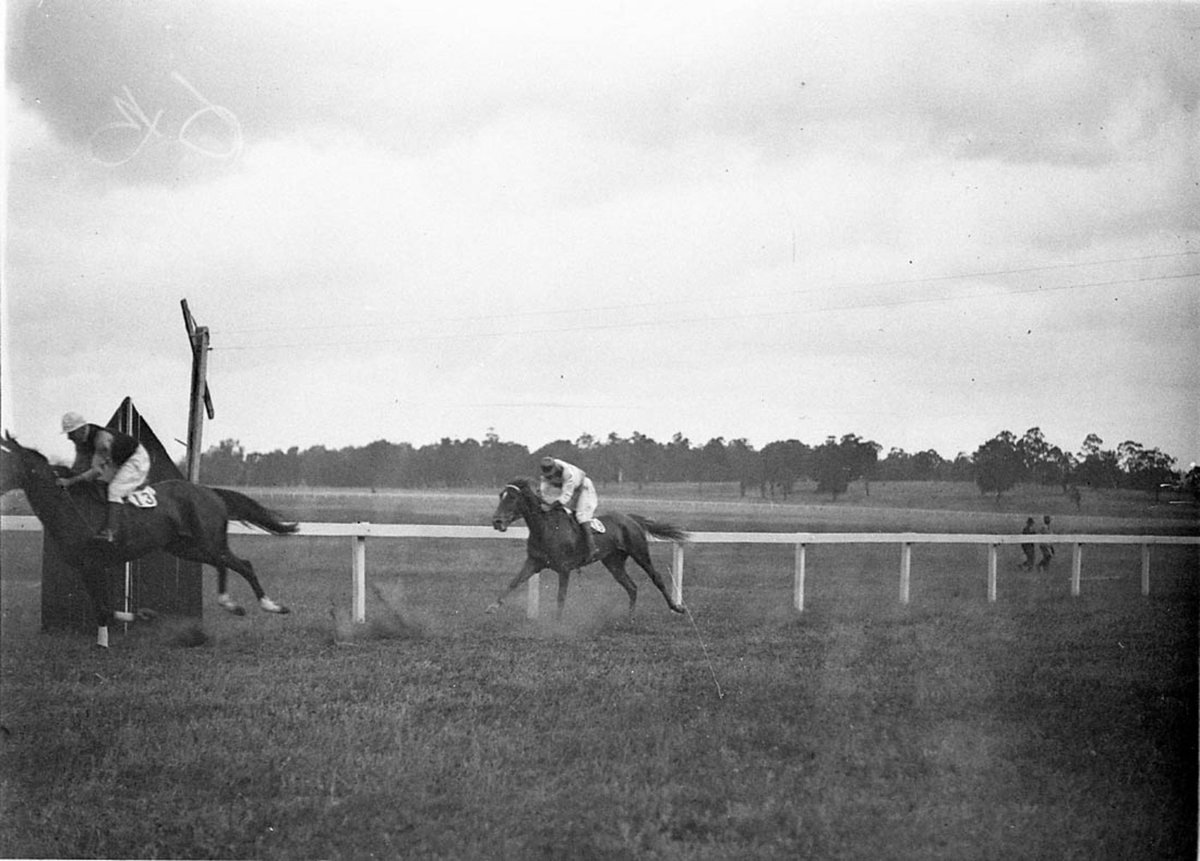 Finish of unidentified race, 1927–30