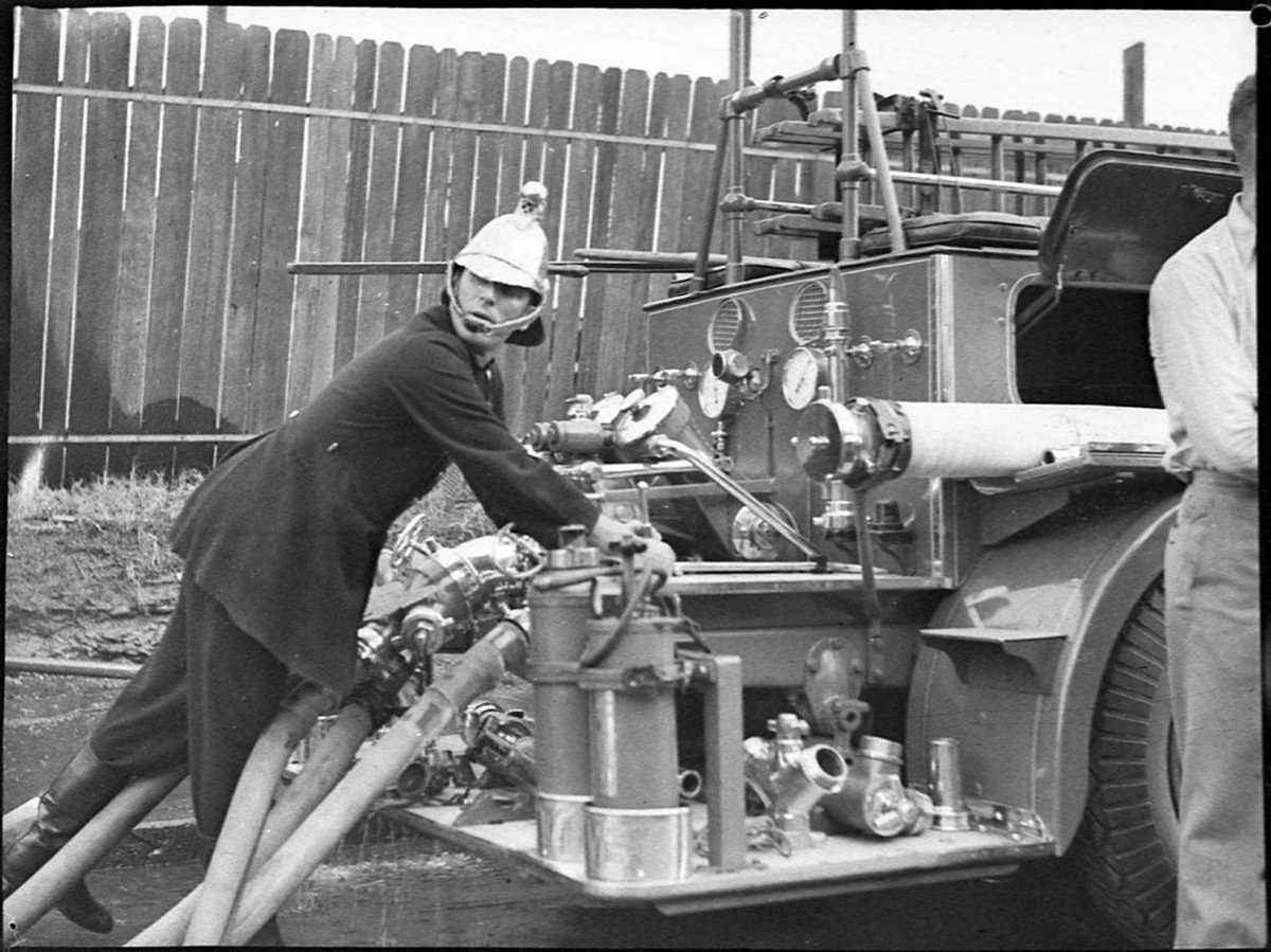 Fire at glass works (1938)
