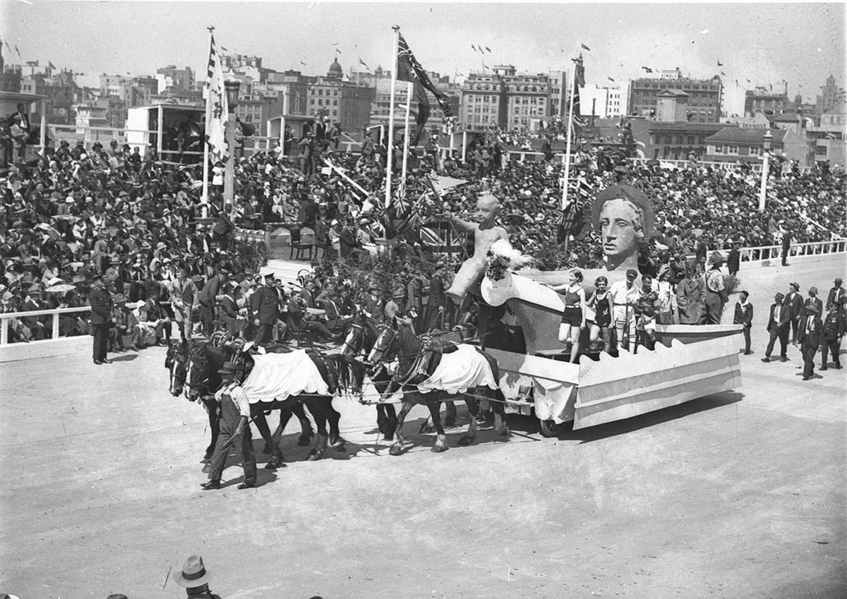 Floats (1932)