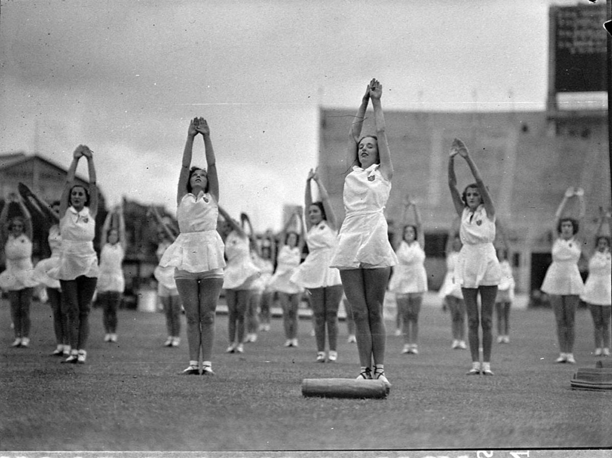 Floats in procession (1937–38)
