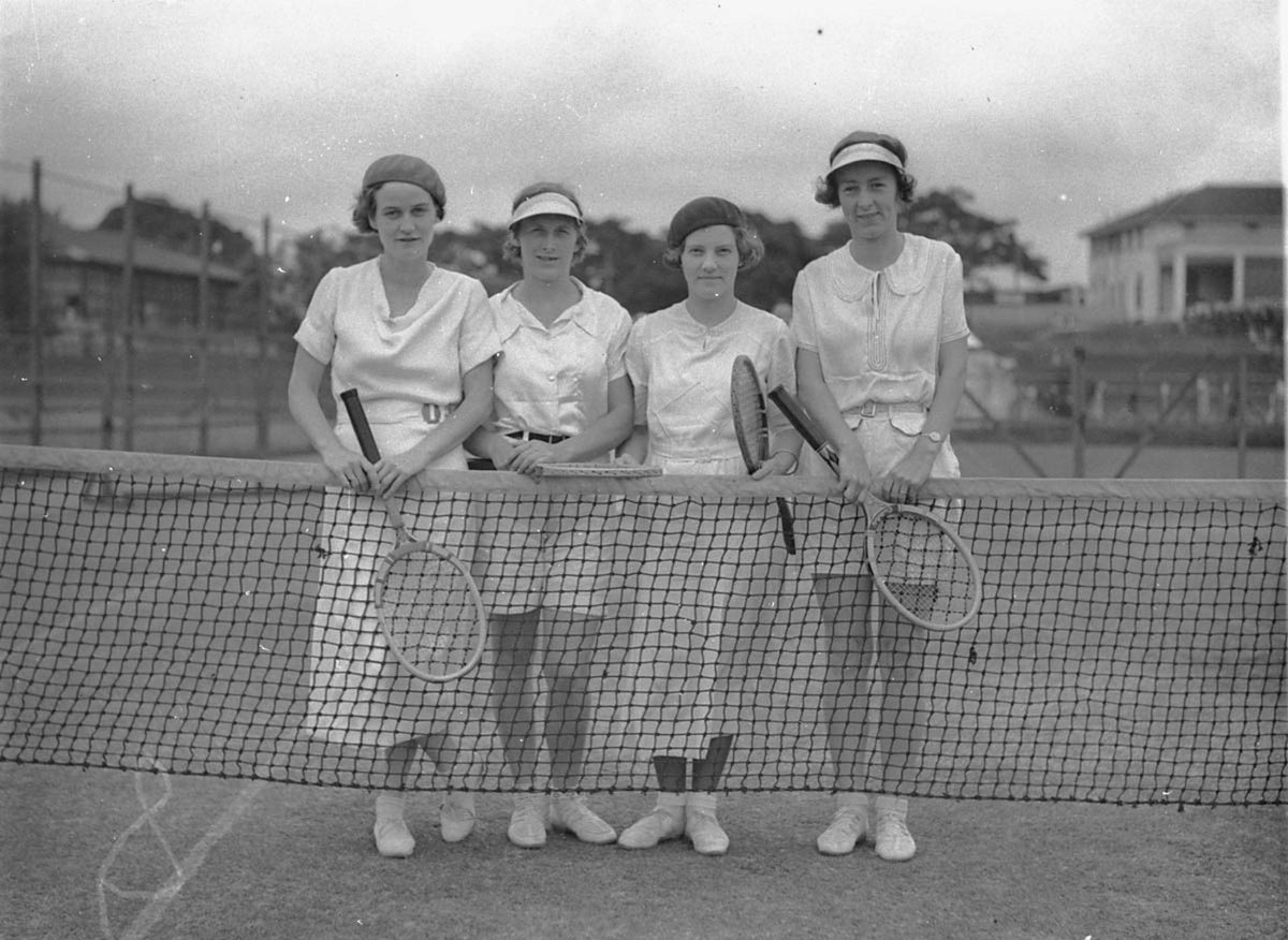 Four players at the net Lawn Tennis Country Carnival Rushcutters Bay January 1935