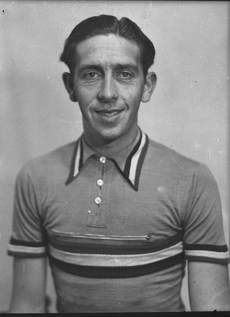 Fred Nelson taken in studio for Bruce Small Ltd, Sydney (1938)