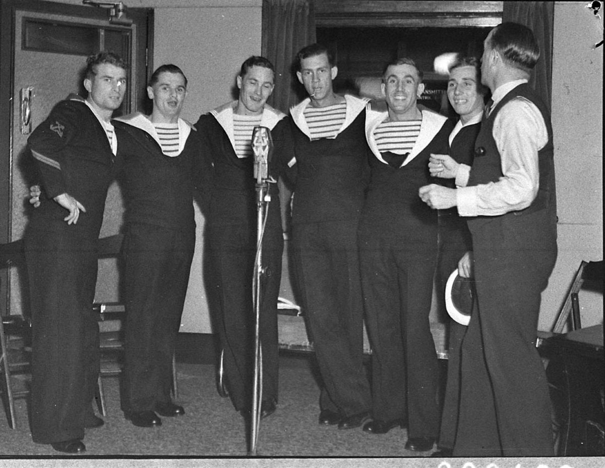 French sailors at childrens session (1937)
