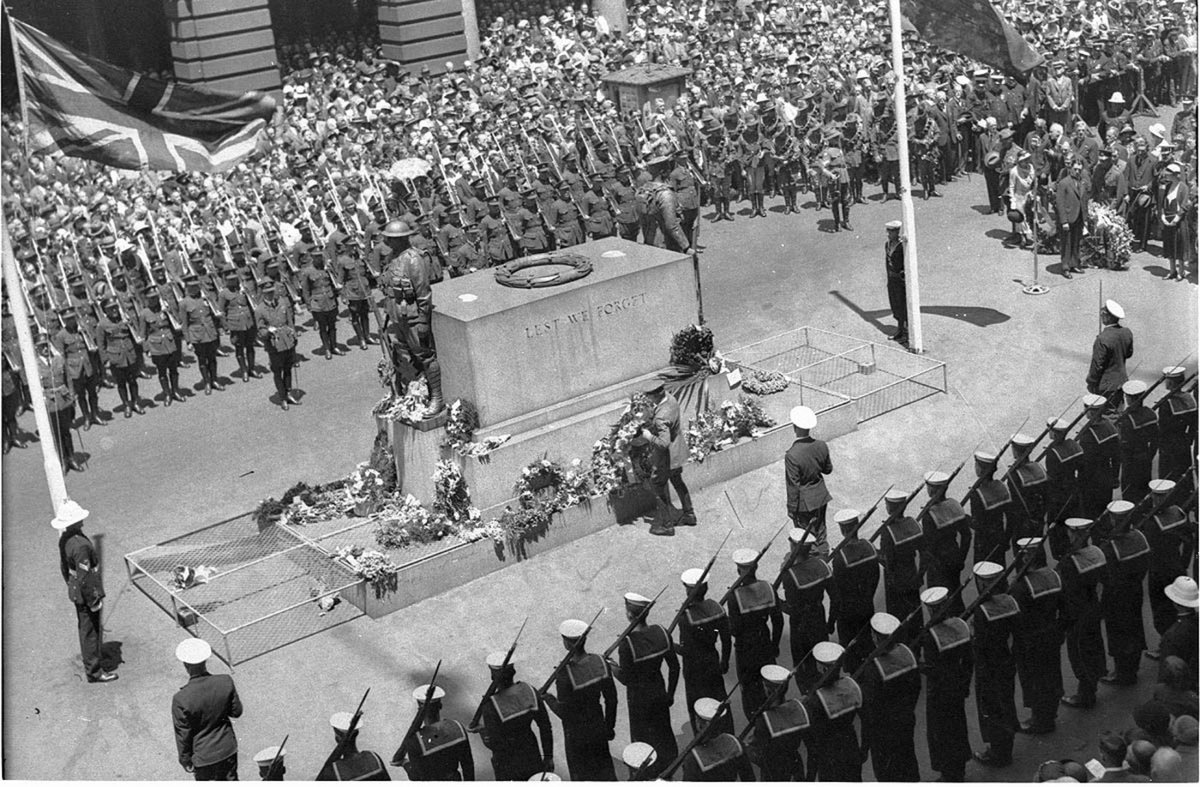 From parapet GPO, Sydney city centre (1930s)