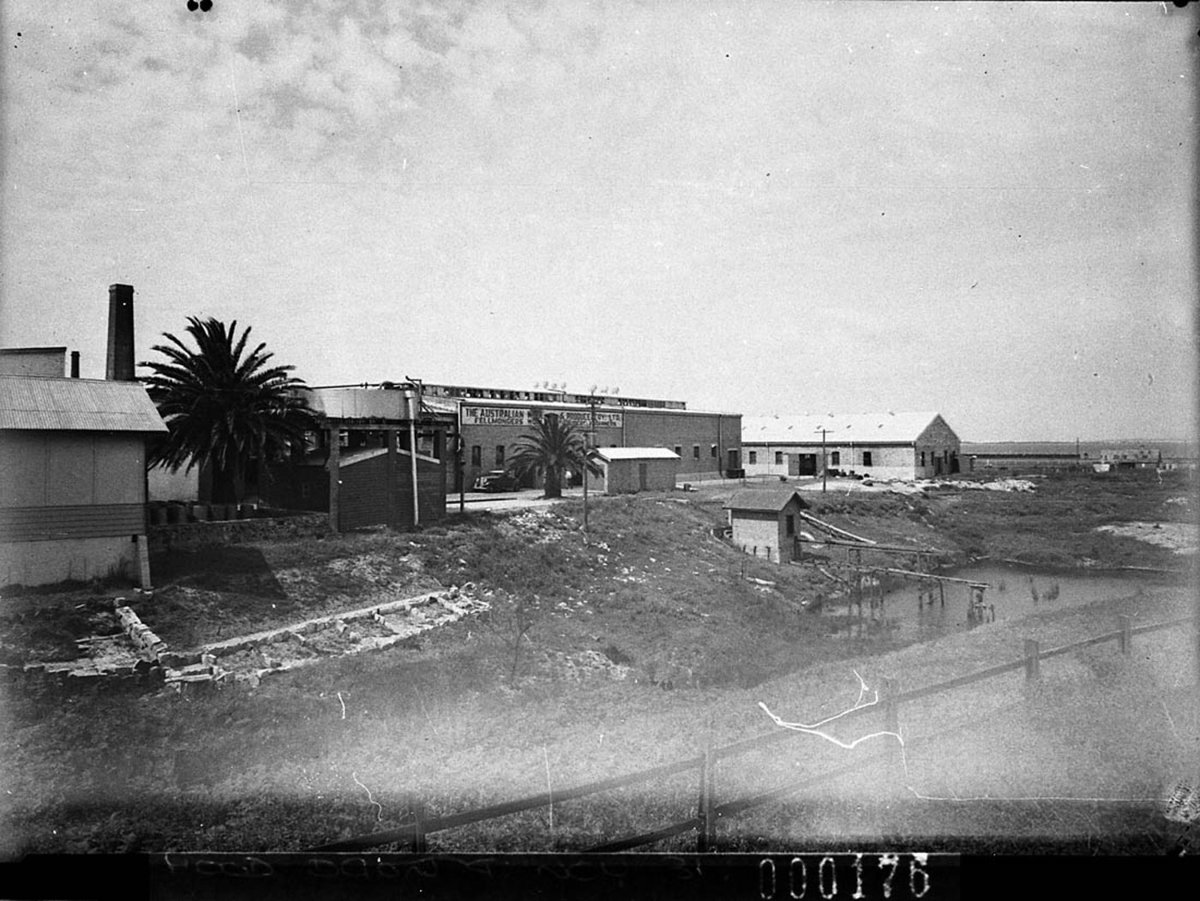 General view of the scouring and fleecing works Australian Wool Products Ltd wool treatment fleecing works, 1940