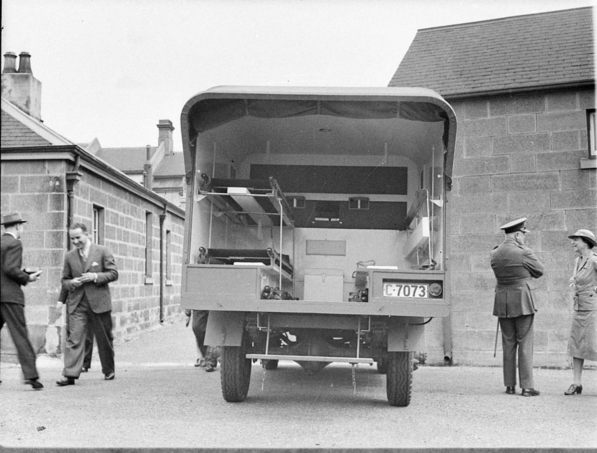 Gift from the Irish Linen Spinning and Weaving Company through Red Cross to the Army military ambulance (1945–47)