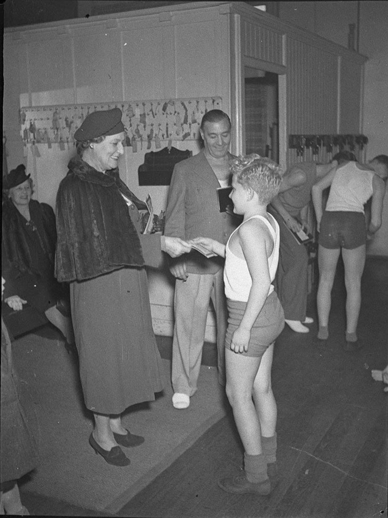 Grace Bros Gym presentation of prizes by Mrs Grace (1944)