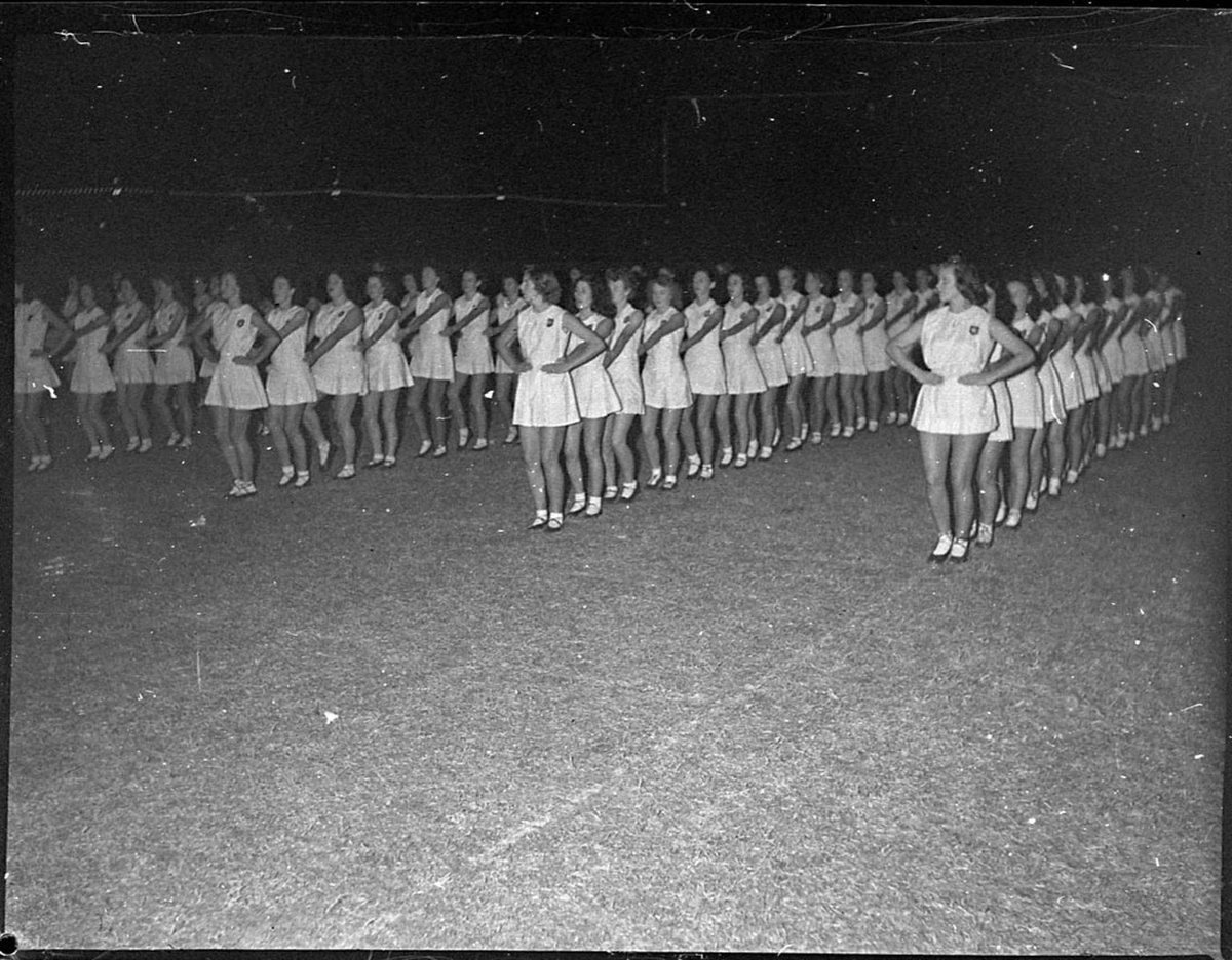 Grace Bros Ltd PT girls at RAS (1947)