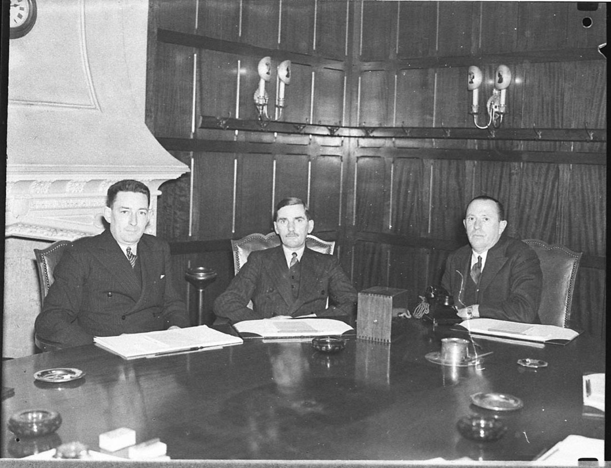 Greater Union Committee in boardroom (1937)