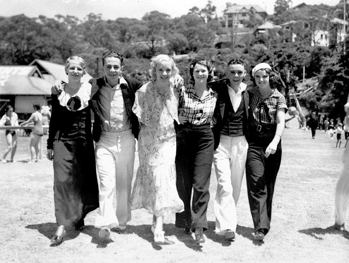 Group arminarm at the Textile Workers Picnic (1934)