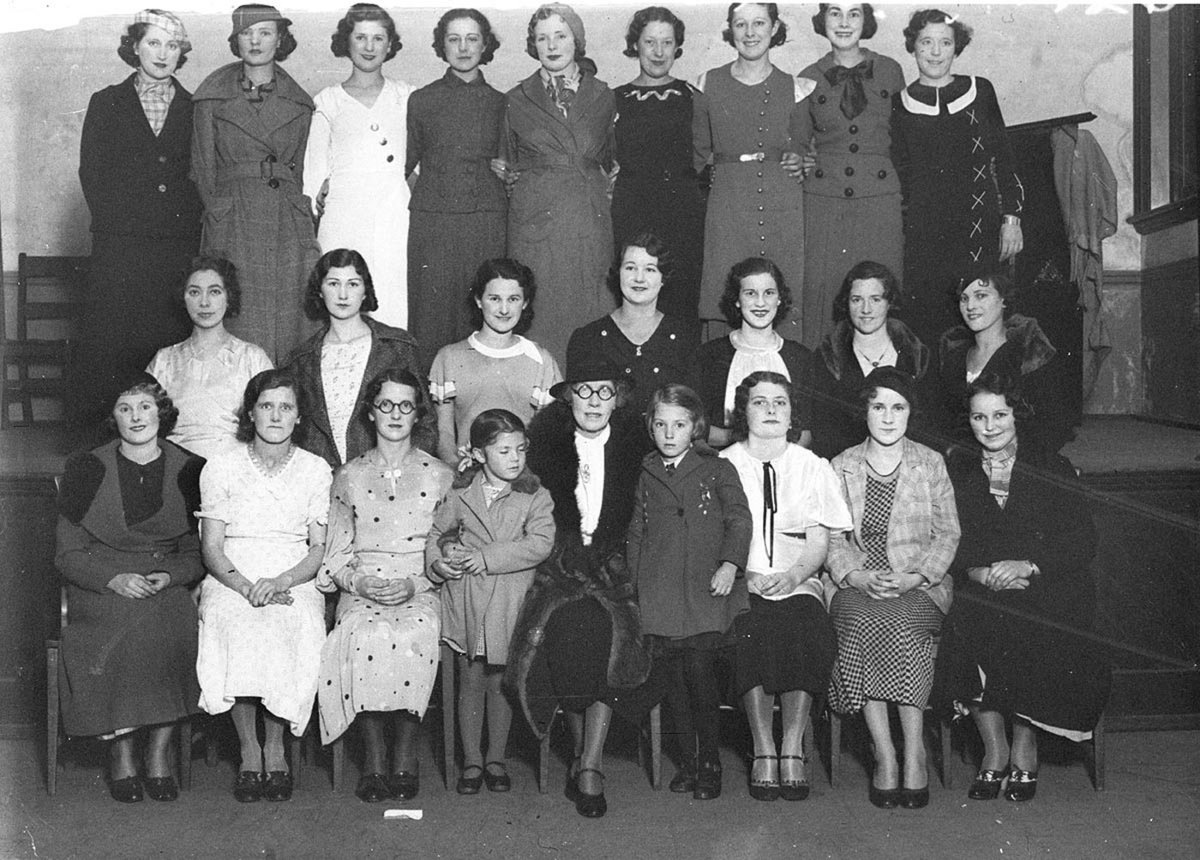 Group of 25 women and girls (1934?)