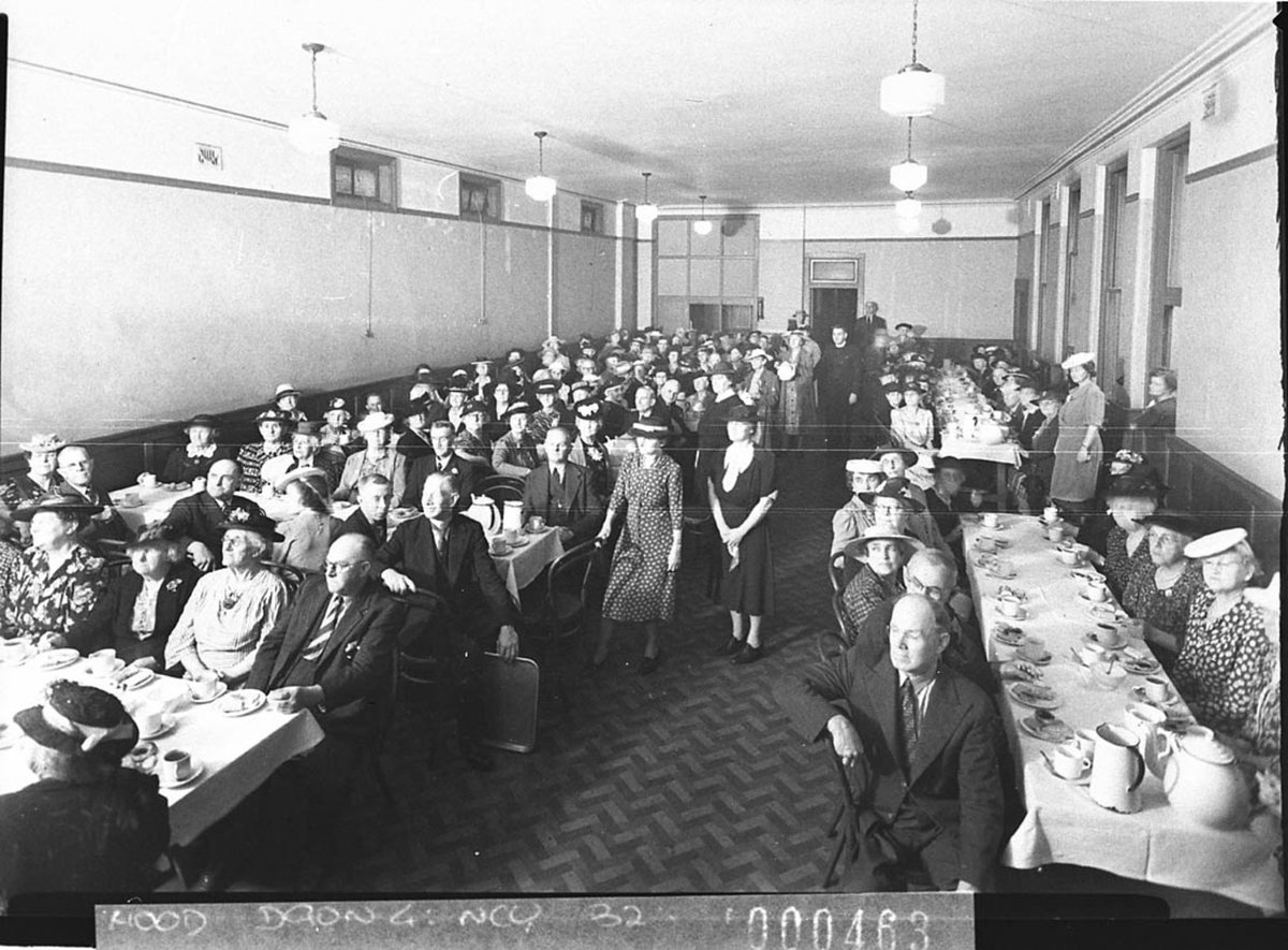 Group of delegates sitting down to dinner, Sydney (1945)