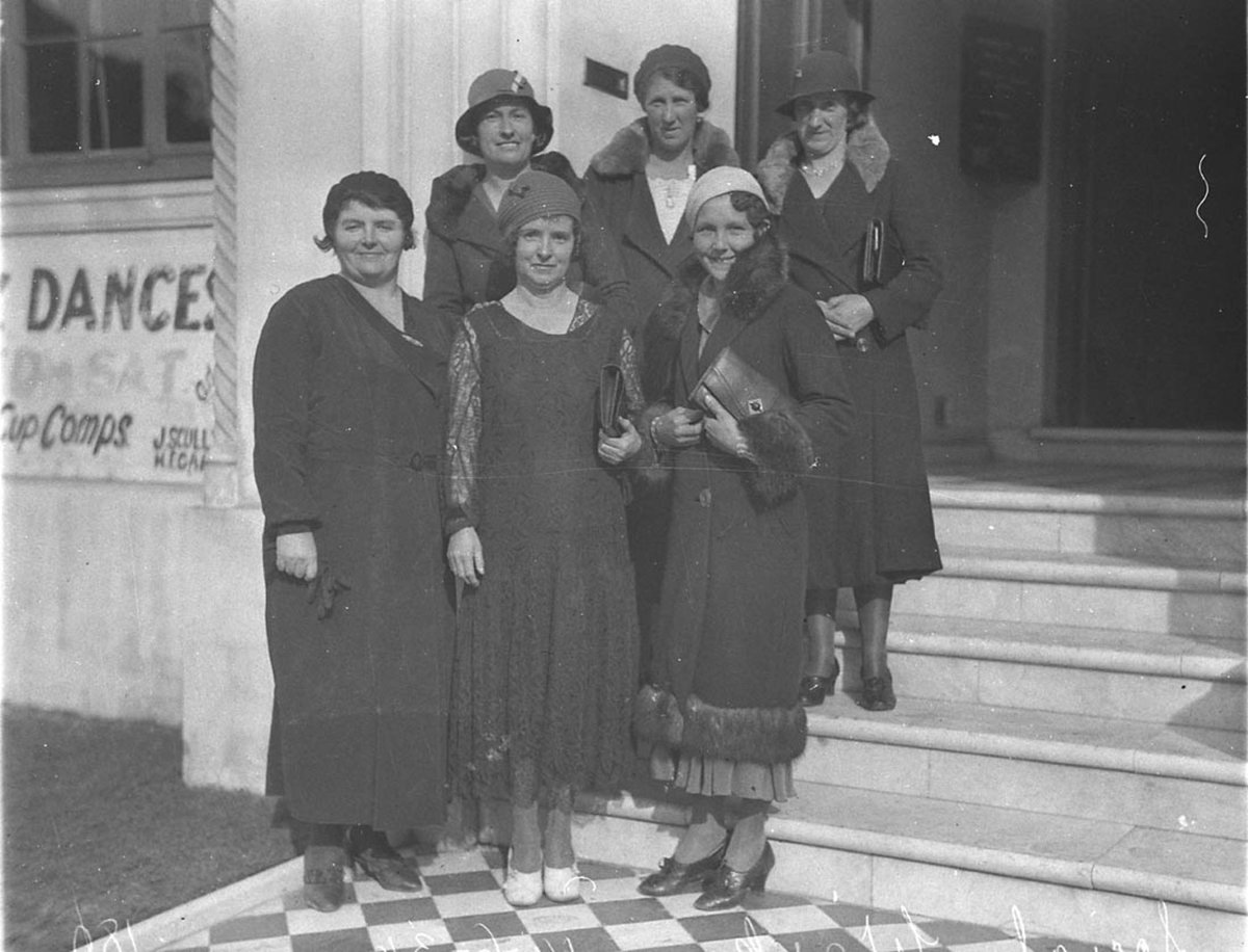 Group of six women social workers (1934)
