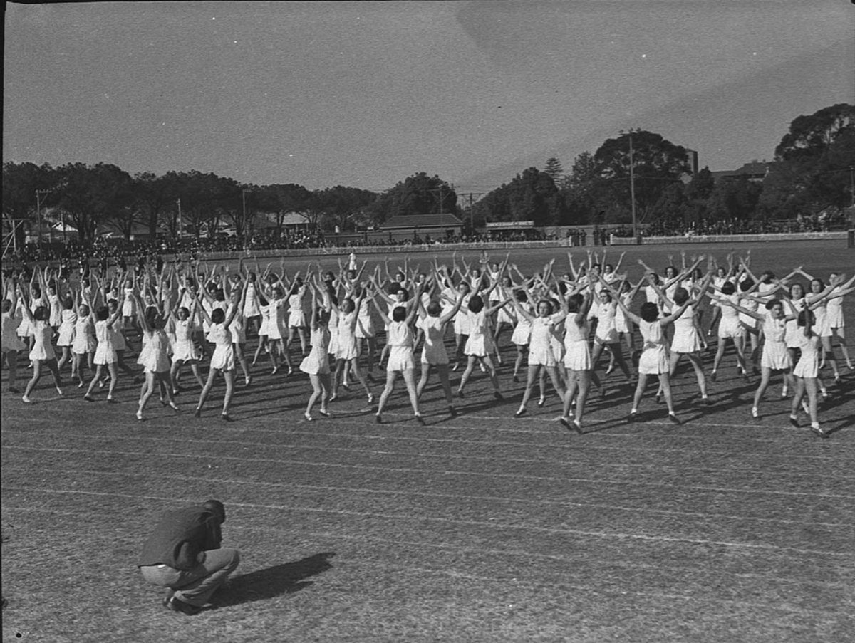 Gym girls display (1939)