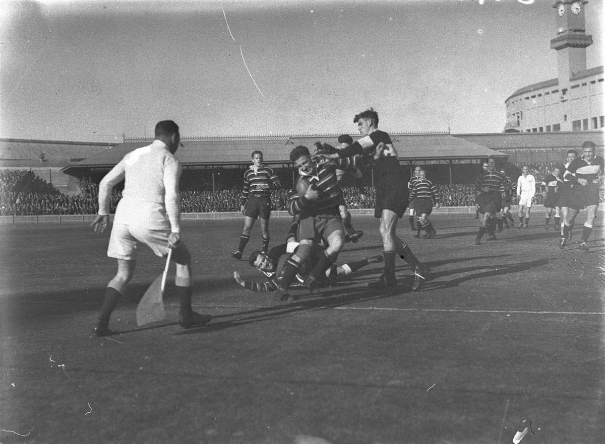 Head high tackle (1930s)