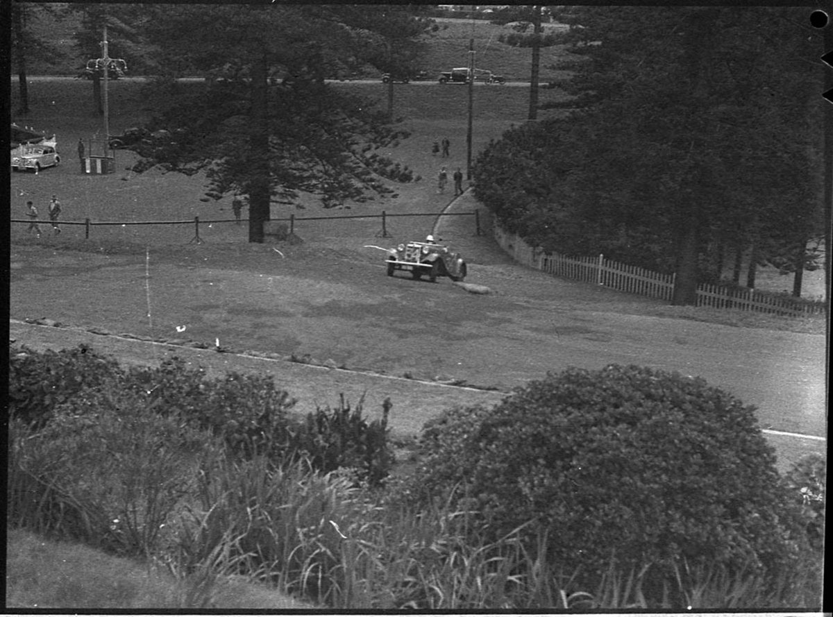 Hill climb at King Edward Park (1951)