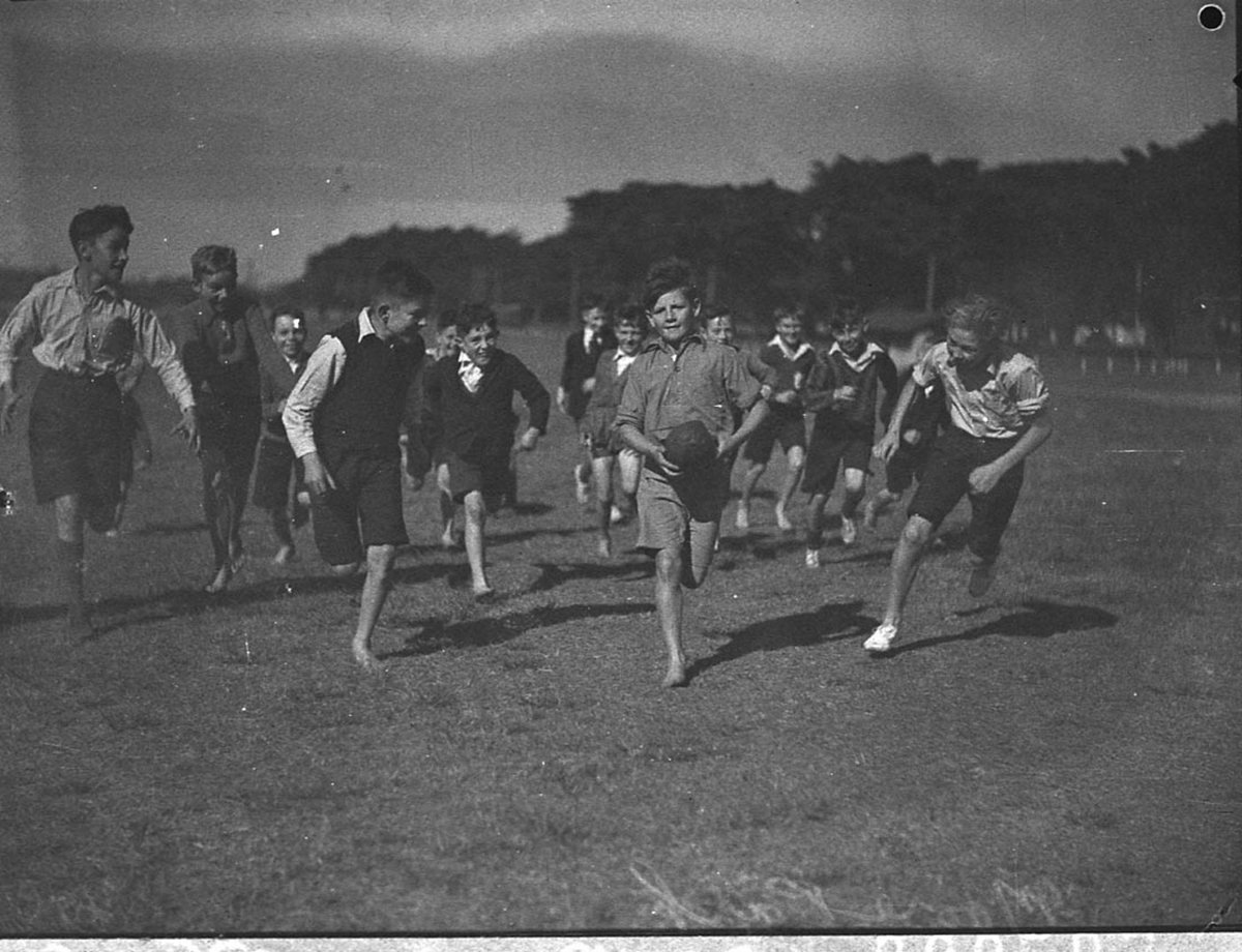 Holidays children in the park (1935)