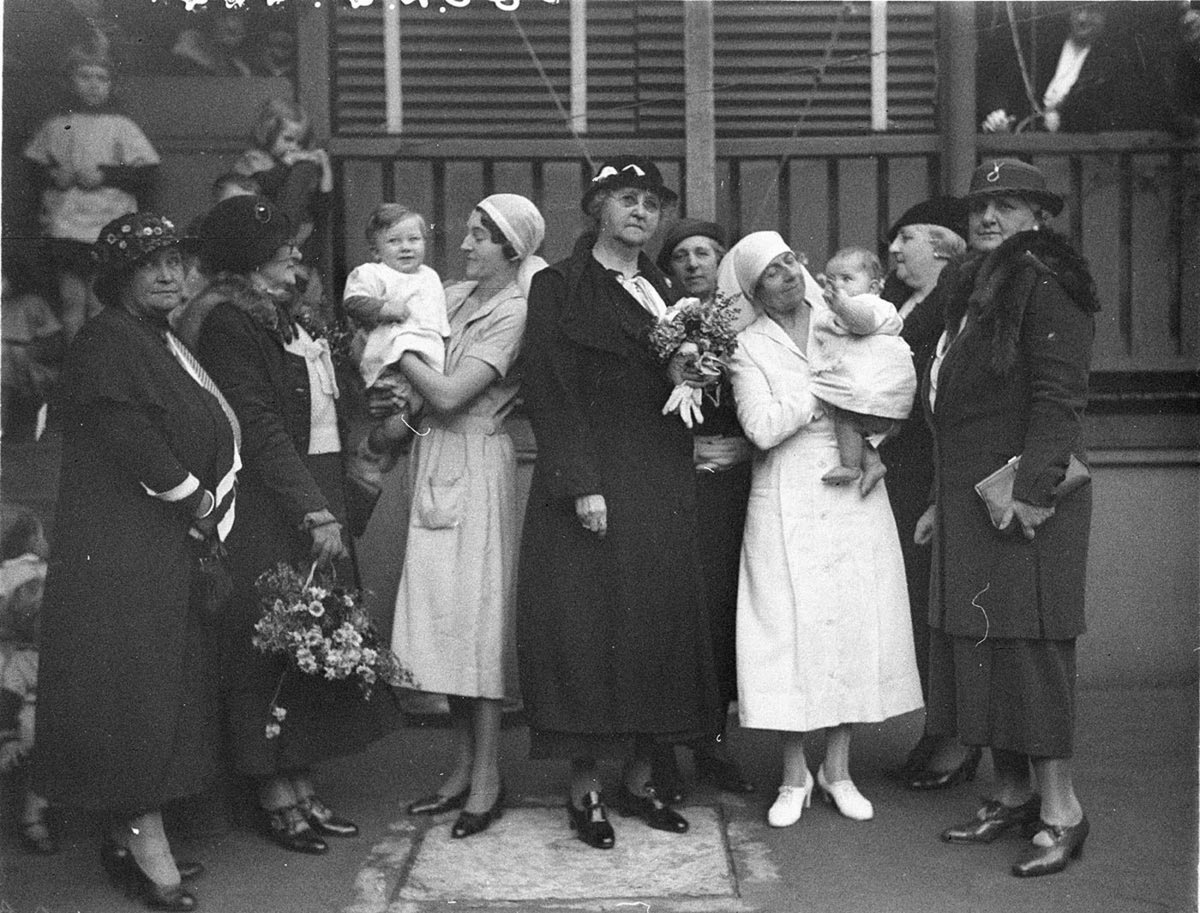 Hospital sisters hold babies during inspection by VIPs, Sydney (1930s)