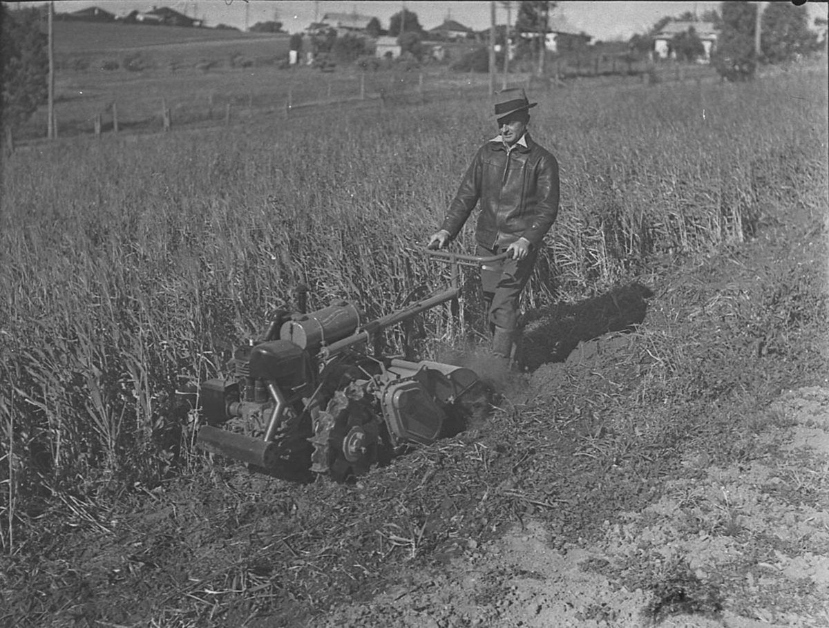 Howard Auto Cultivators rotary hoes Castle Hill (1947)