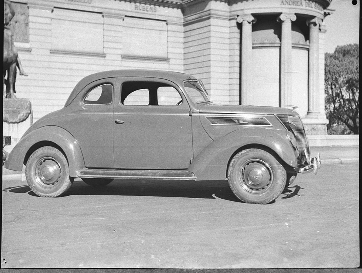 Hunts Used Motors one Ford coupe taken for Telegraph classified ads (1937)