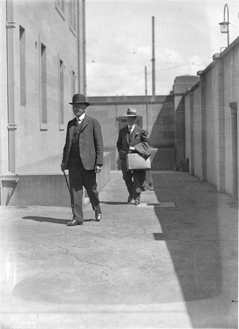 In private entrance to Supreme Court, Sydney (c. 1935)