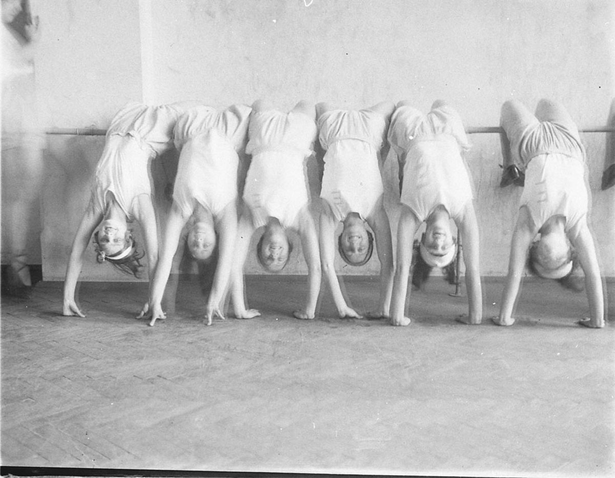 In rehearsal rooms Backward bend handstands (1930s)