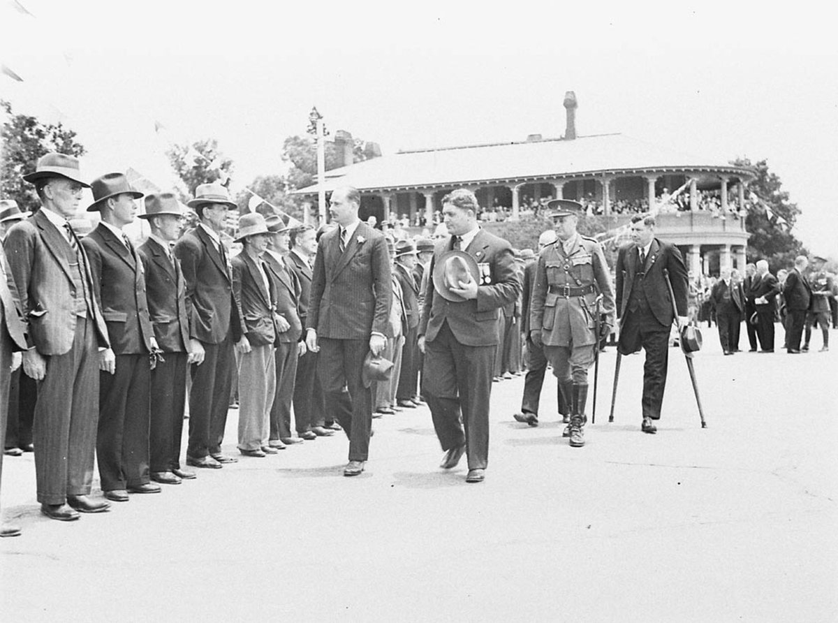 Inspecting war veterans at Bathurst (1934)