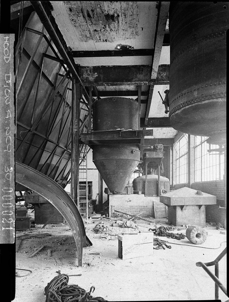 Installing equipment Lever factory, Balmain (1938)