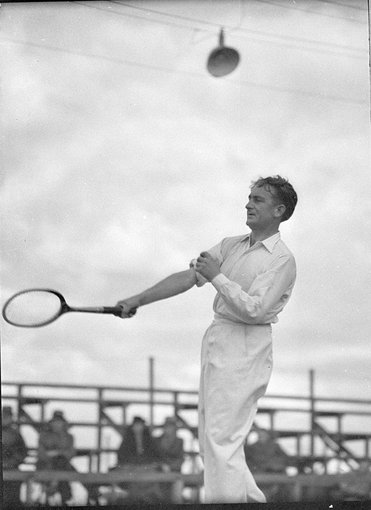 Jack Crawford rolling his sleeves down because of the cold (1938)