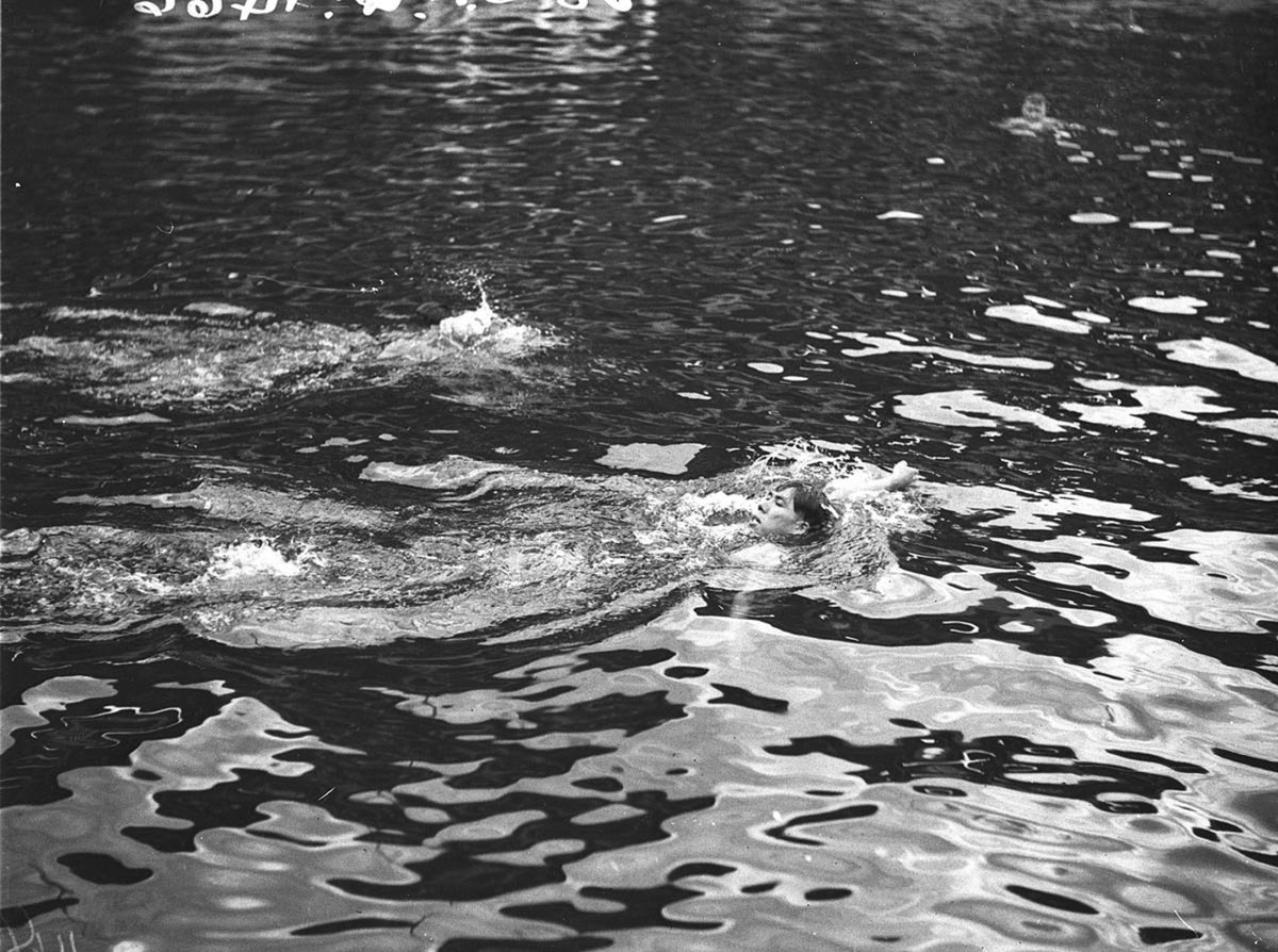 Japanese swimmers in action (1935)
