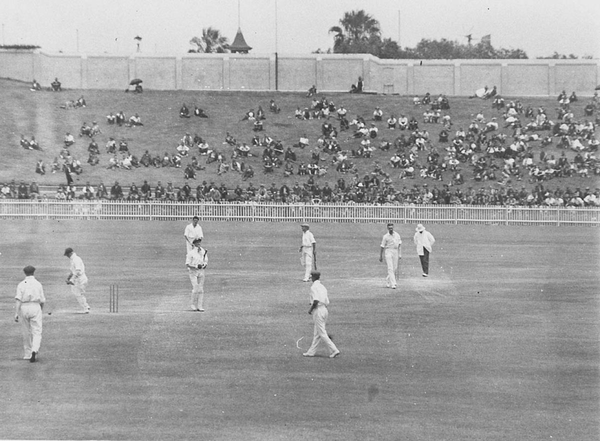Keeper Bert Oldfield misses one from Blacker (1930s)