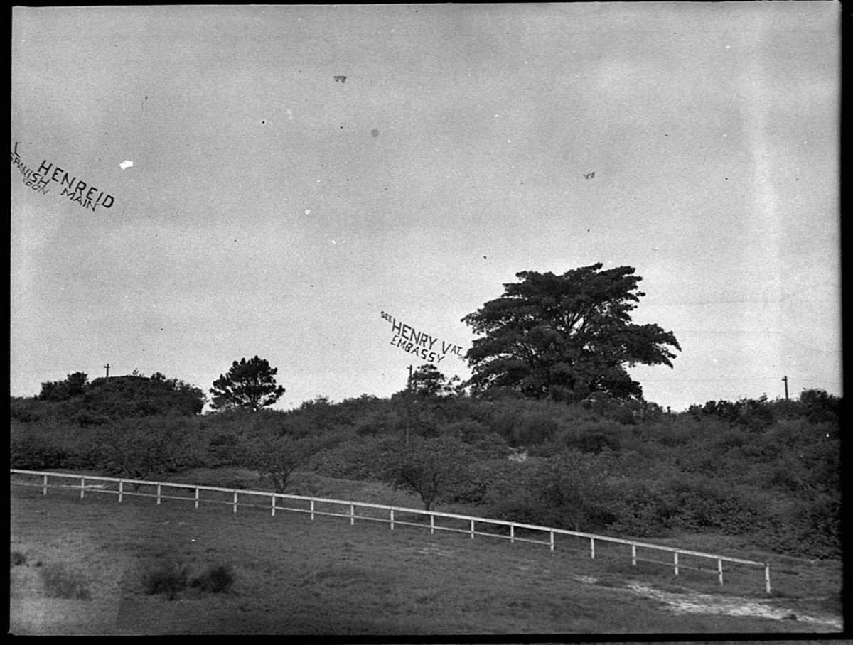 Kite at Randwick taken for British Empire Films (1946)