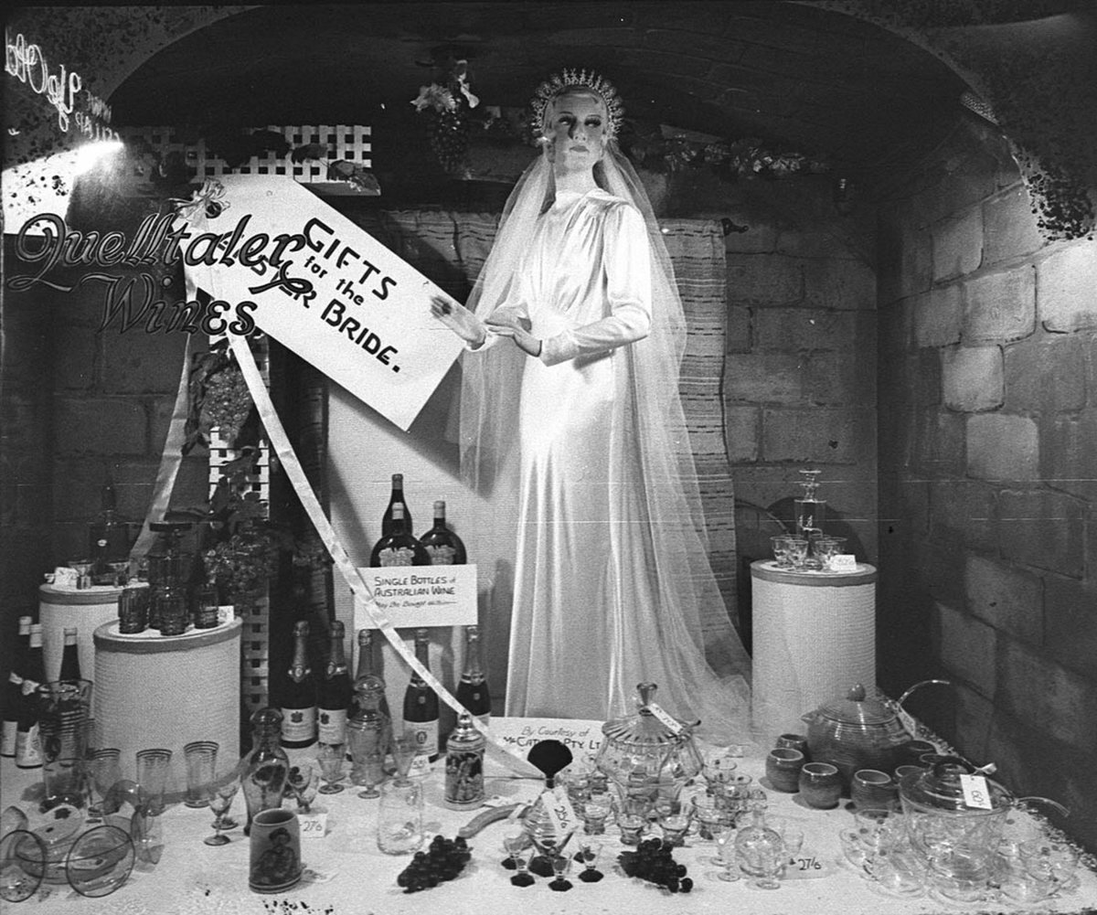 Leo Buring exhibit at RAS show and window display (1939)