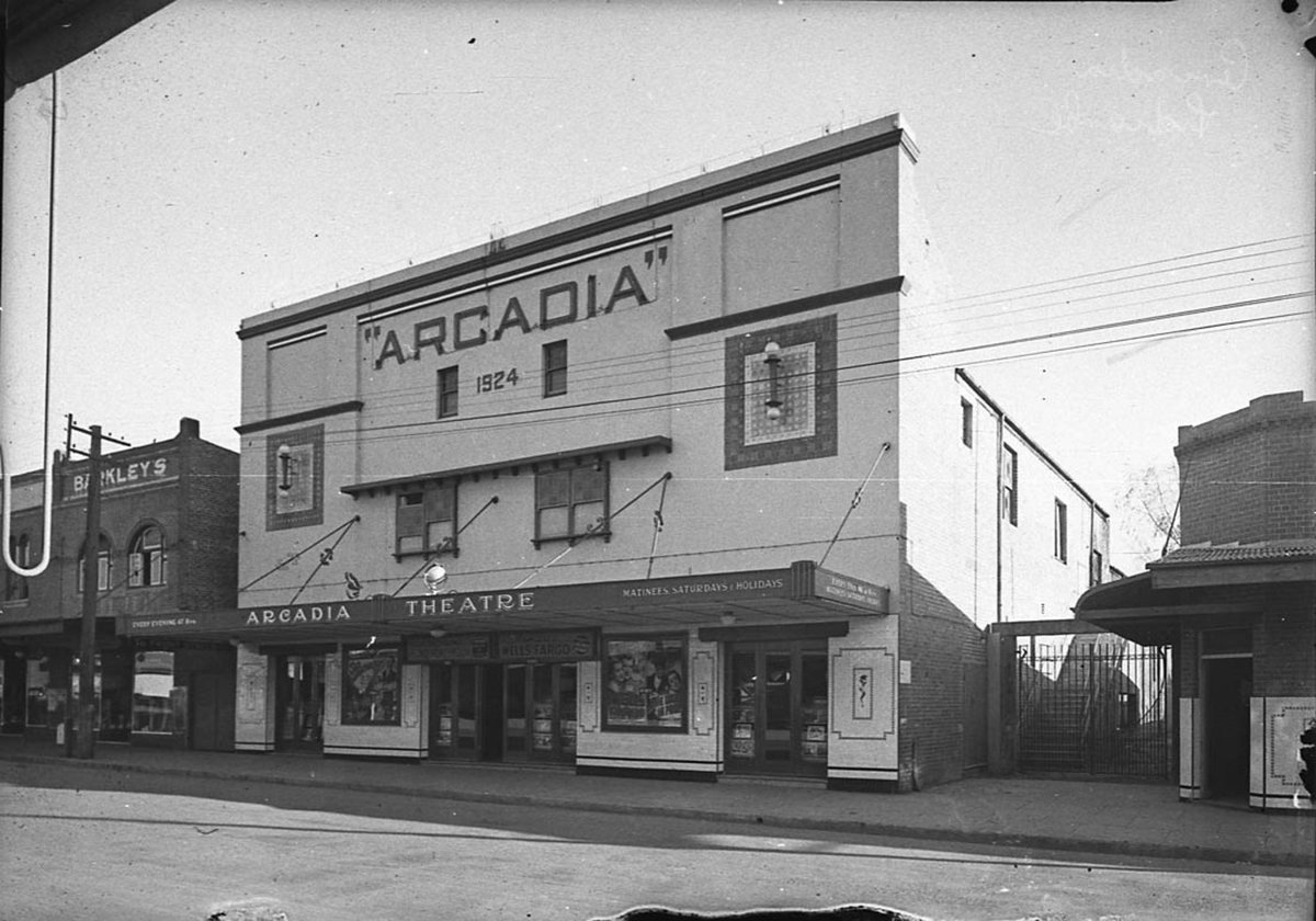 Lidcombe Artcadia exterior by day before remodelling (1942)