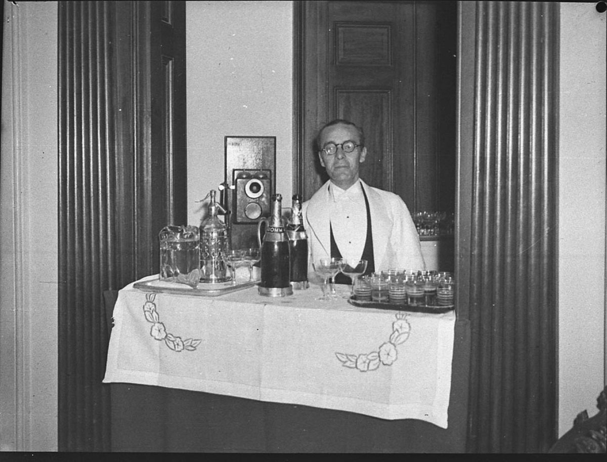 Lorna Elizabeth EnglertEdward William Howitt wedding St Johns Church (1938)