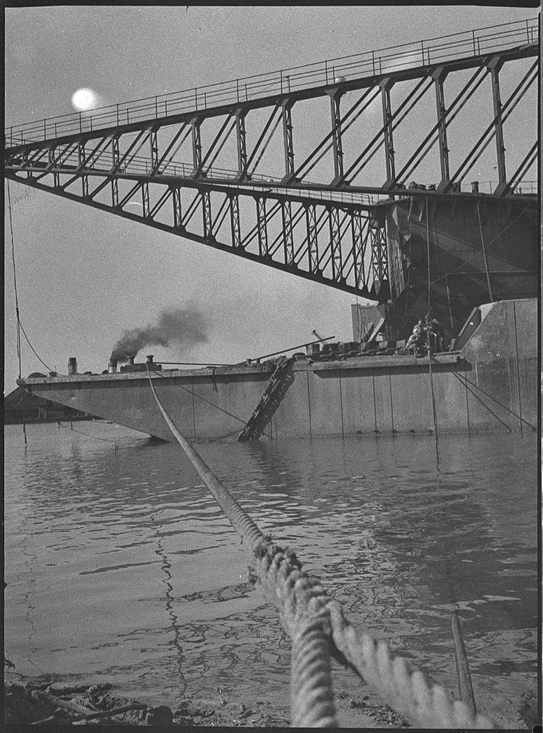 Manoeuvring dock back (1954)