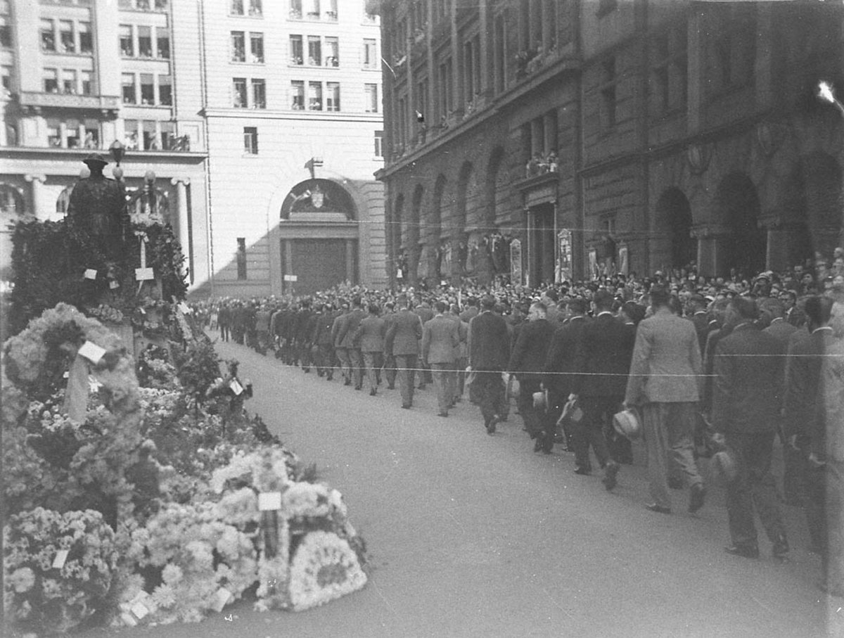 Marching past the Cenotaph, Sydney city centre (1935–36)