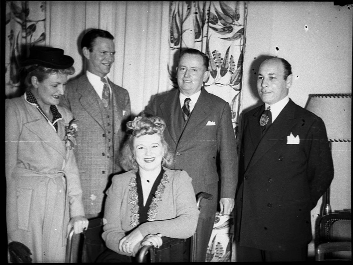 Marjorie Lawrence at Roosevelt nightclub (1944?)