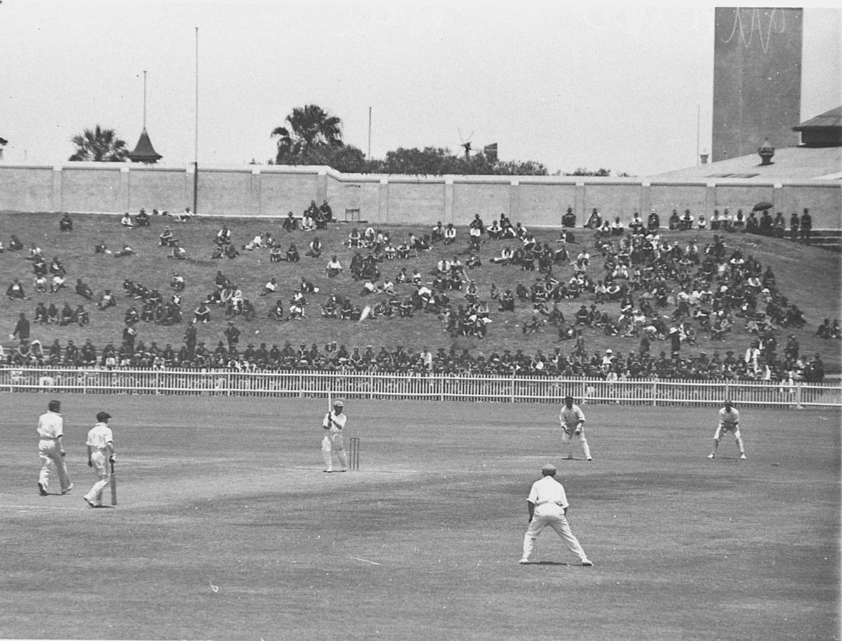 Marks sends Wall to the boundary (1930s)