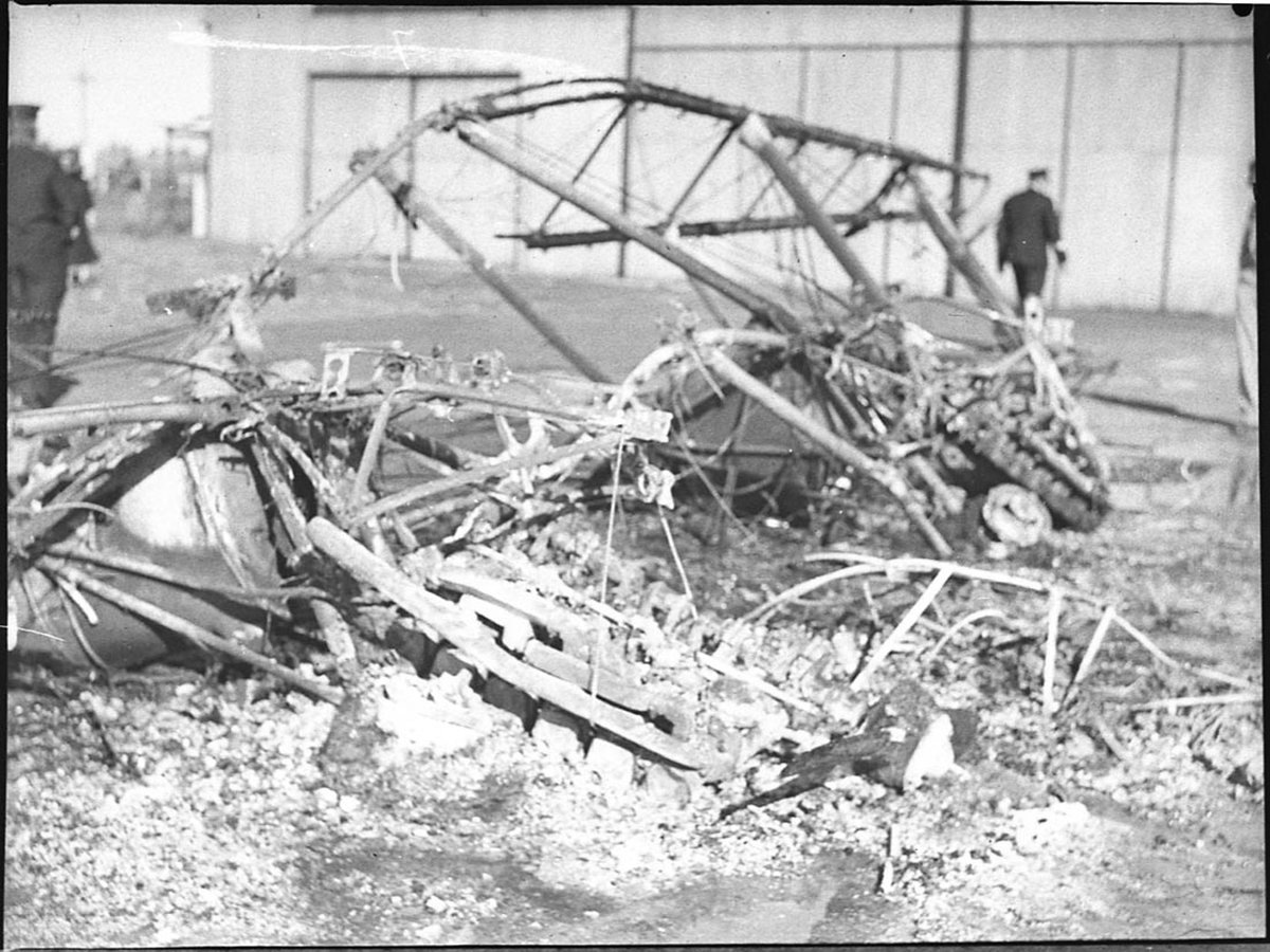 Mascot aeroplane fire (1937)