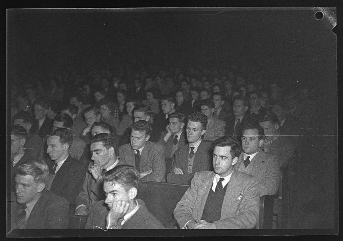 Meeting of the American evangelist Dr Appelman at the university (1945)