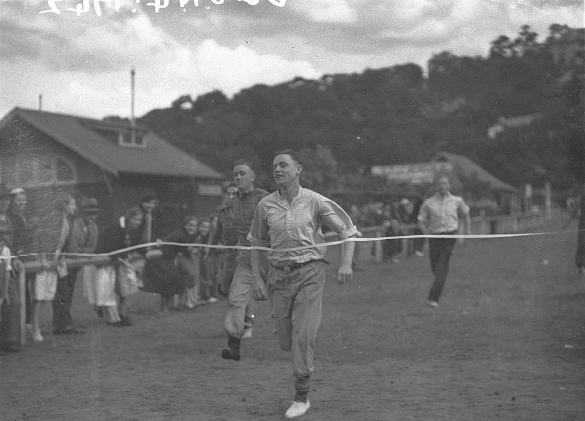 Mens sprint race Australian Paper Mills Picnic Clifton Gardens, Mosman (1935)