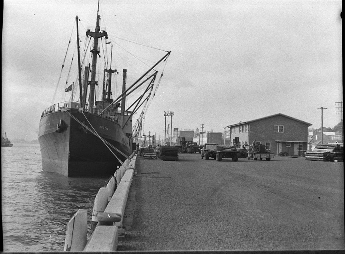 Merewether Street wharf (1957)