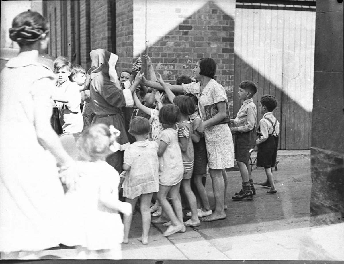 Methodist Mission Christmas visit to poor (1938)