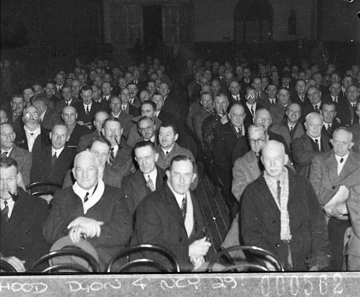 Military officers lecture to exservicemen, Paddington (1938)
