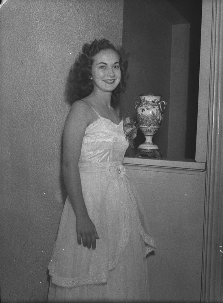 Miss Australia contestants at State Theatre taken for radio station 2UW, Sydney city centre (1946)