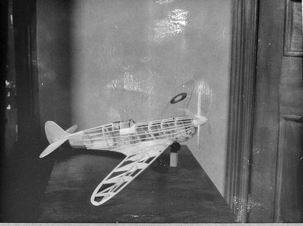 Model Spitfire aircraft Norman Lyons (1946)