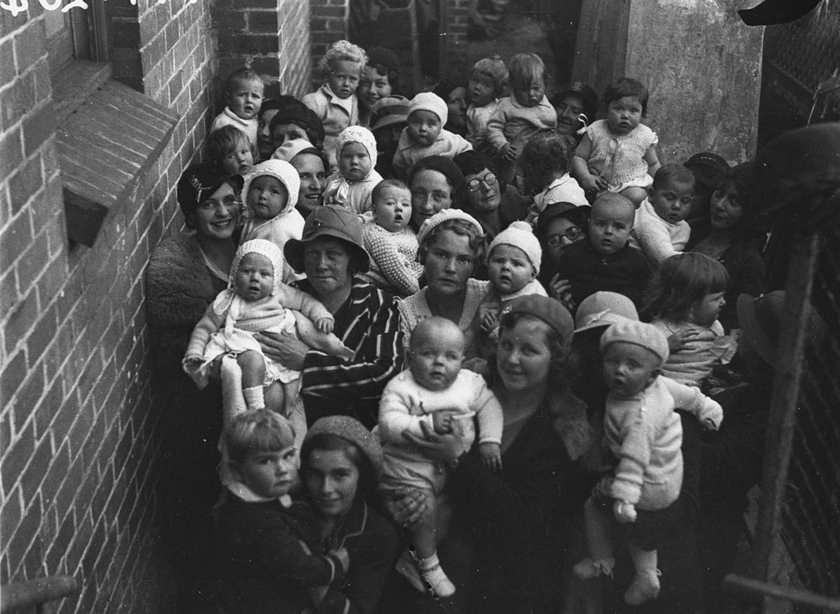 Mother and babies at Campsie baby show (1934)