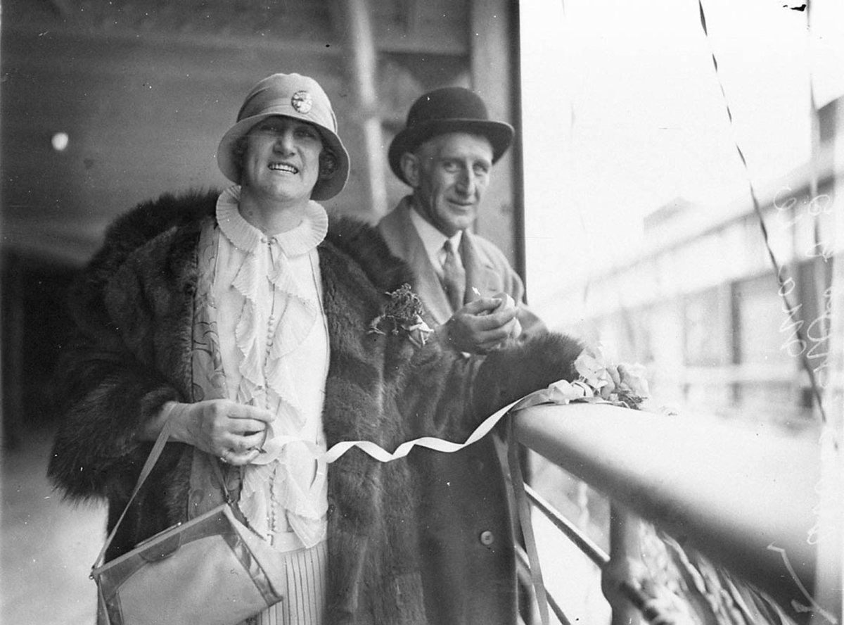 Mr and Mrs GG Makowitz leave on ship (1930s)