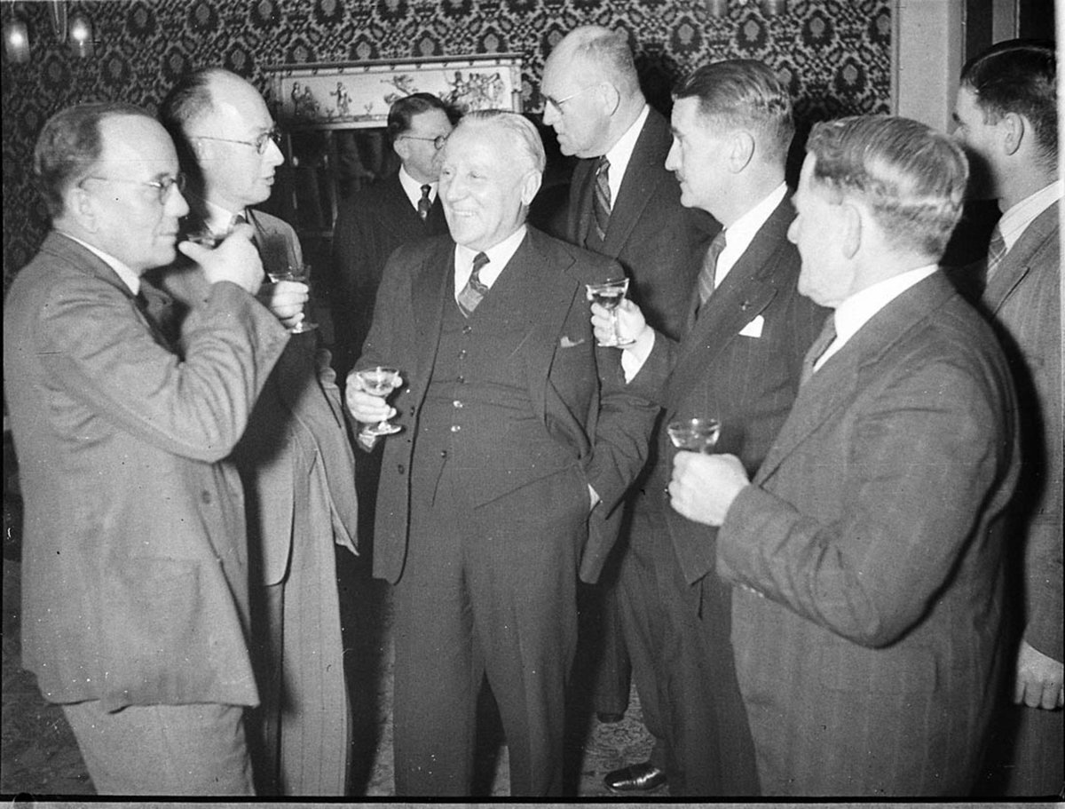 Mr Lipmann radio dinner at Ushers (1944)